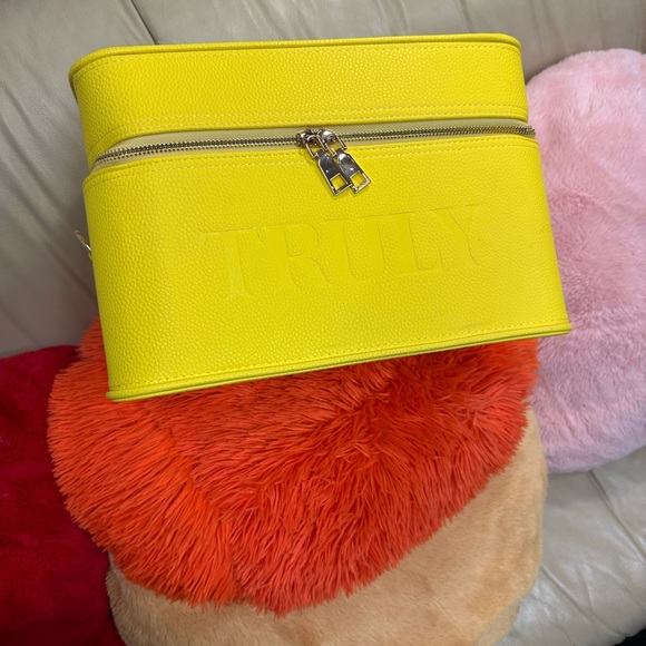 TRULY Beautiful Bright carrying case - Picture 8 of 15